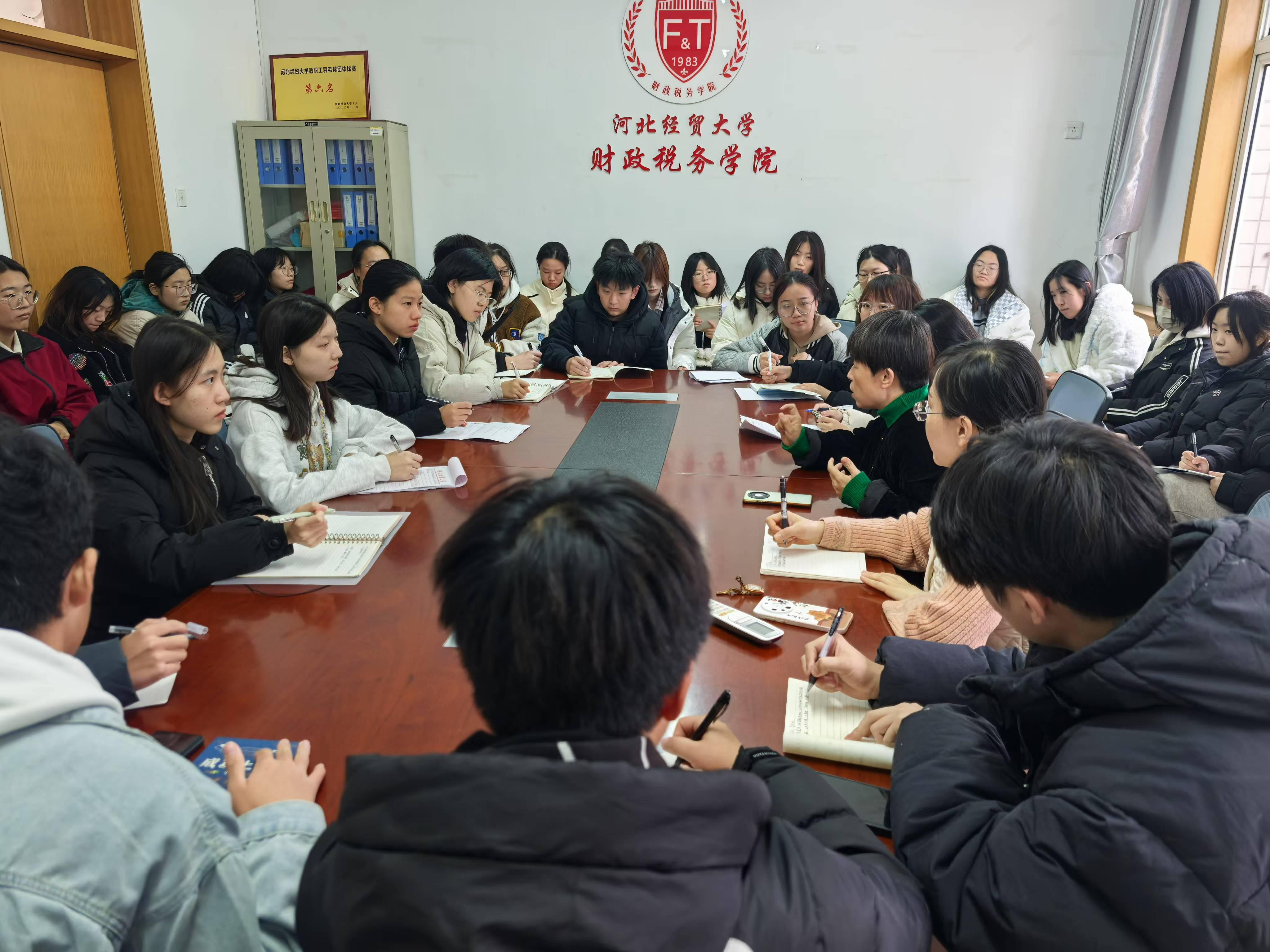 副院长仇晓洁参加联系班级新生见面会-河北经贸大学财政税务学院